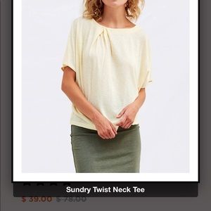 Sundry Twist Neck Tee in Daisy